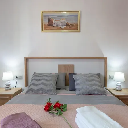 Apartment Palma De Mallorca 12 *